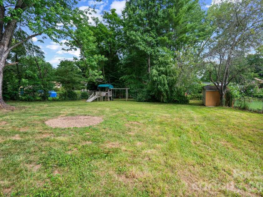 115 Bent Creek Ranch Road, Asheville, NC 28806.  MLS# CAR4401912, YatesRealty ID 38284. Large, flat backyard