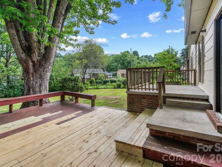 115 Bent Creek Ranch Road, Asheville, NC 28806.  MLS# CAR4401912, YatesRealty ID 38284. Rear deck