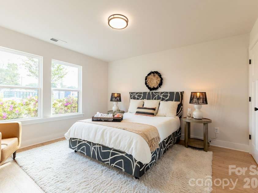 3014 Khan Park Drive, Charlotte, NC 28206.  MLS# CAR4346085, YatesRealty ID 38285. 