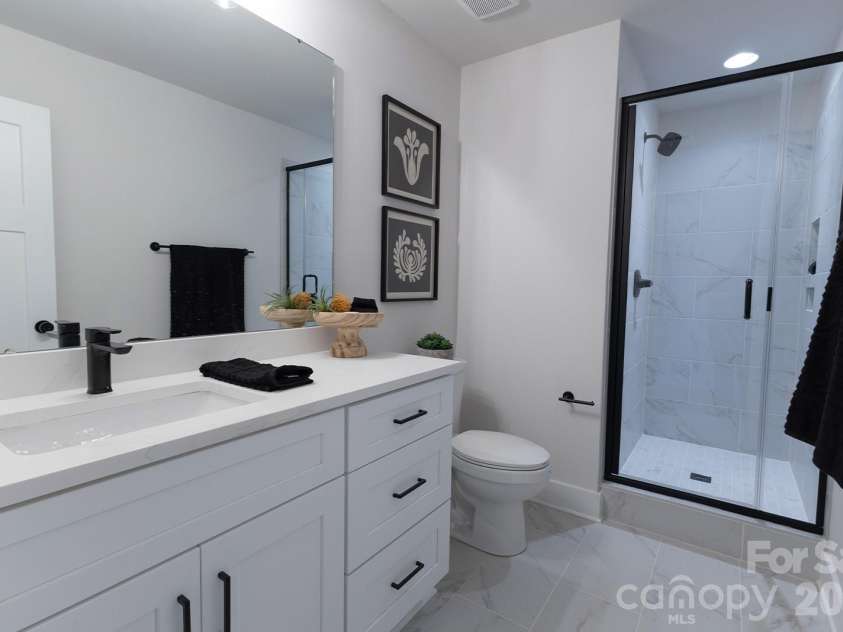 3014 Khan Park Drive, Charlotte, NC 28206.  MLS# CAR4346085, YatesRealty ID 38285. 
