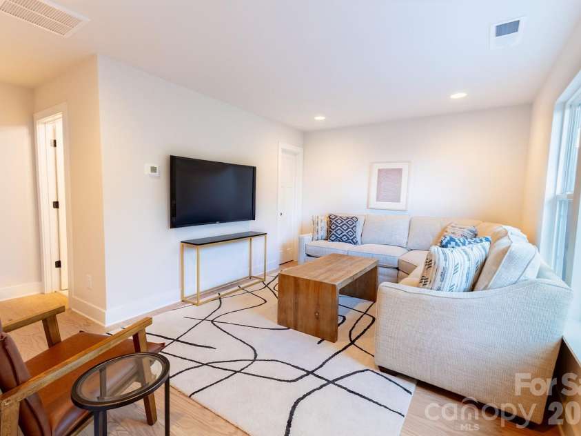 3014 Khan Park Drive, Charlotte, NC 28206.  MLS# CAR4346085, YatesRealty ID 38285. 