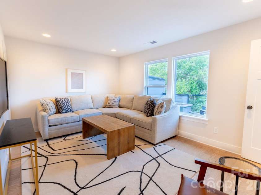 3014 Khan Park Drive, Charlotte, NC 28206.  MLS# CAR4346085, YatesRealty ID 38285. 
