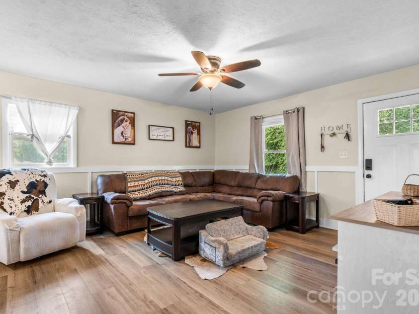 3691 Vantage Heights Circle, Lenoir, NC 28645.  MLS# CAR4401911, YatesRealty ID 38287. 