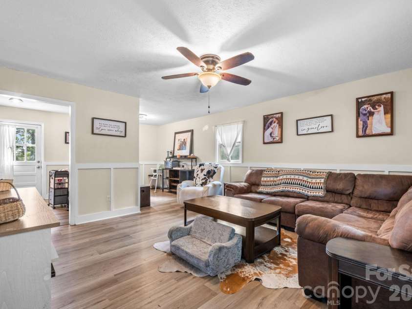 3691 Vantage Heights Circle, Lenoir, NC 28645.  MLS# CAR4401911, YatesRealty ID 38287. 