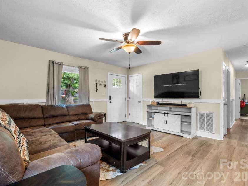 3691 Vantage Heights Circle, Lenoir, NC 28645.  MLS# CAR4401911, YatesRealty ID 38287. 