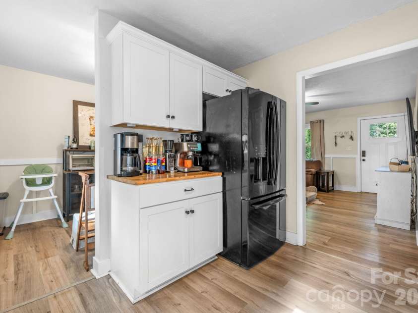 3691 Vantage Heights Circle, Lenoir, NC 28645.  MLS# CAR4401911, YatesRealty ID 38287. 