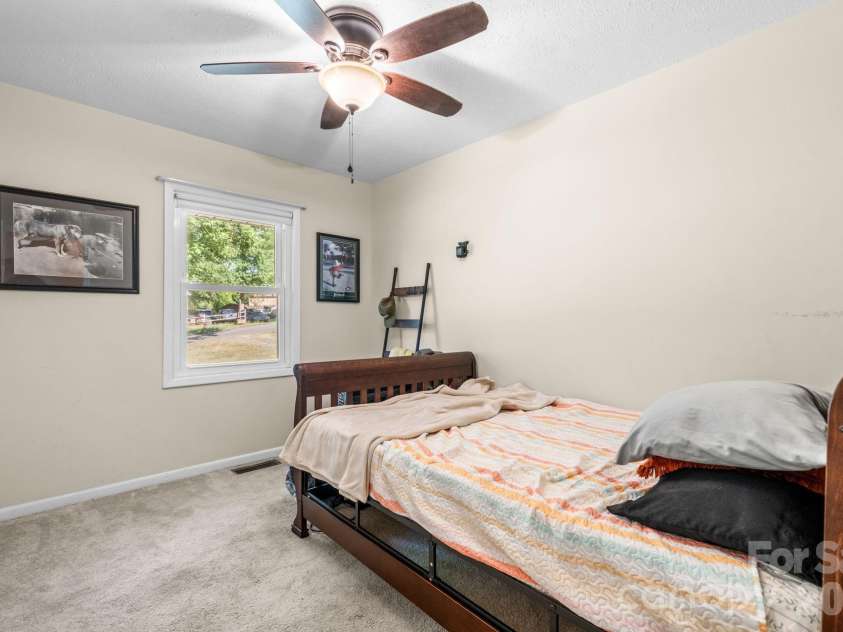3691 Vantage Heights Circle, Lenoir, NC 28645.  MLS# CAR4401911, YatesRealty ID 38287. 