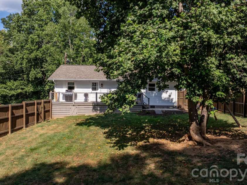 3691 Vantage Heights Circle, Lenoir, NC 28645.  MLS# CAR4401911, YatesRealty ID 38287. 