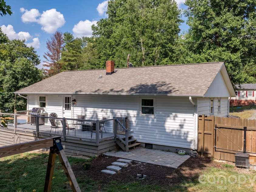 3691 Vantage Heights Circle, Lenoir, NC 28645.  MLS# CAR4401911, YatesRealty ID 38287. 