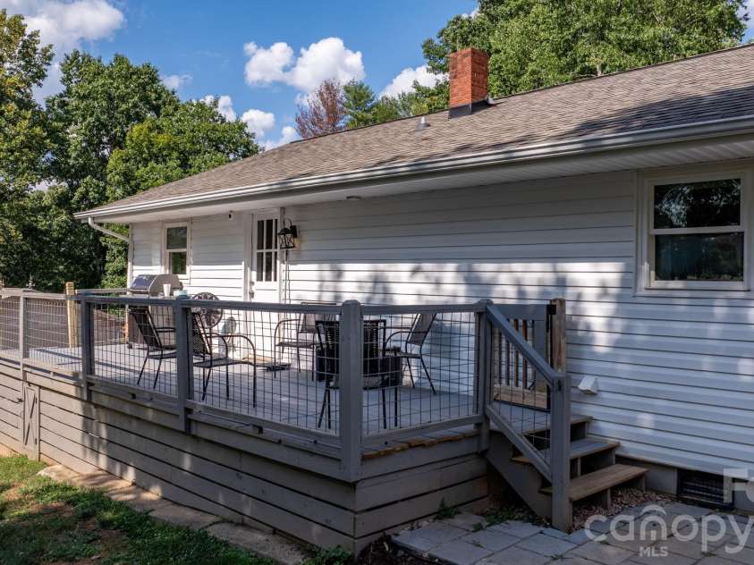 3691 Vantage Heights Circle, Lenoir, NC 28645.  MLS# CAR4401911, YatesRealty ID 38287. 
