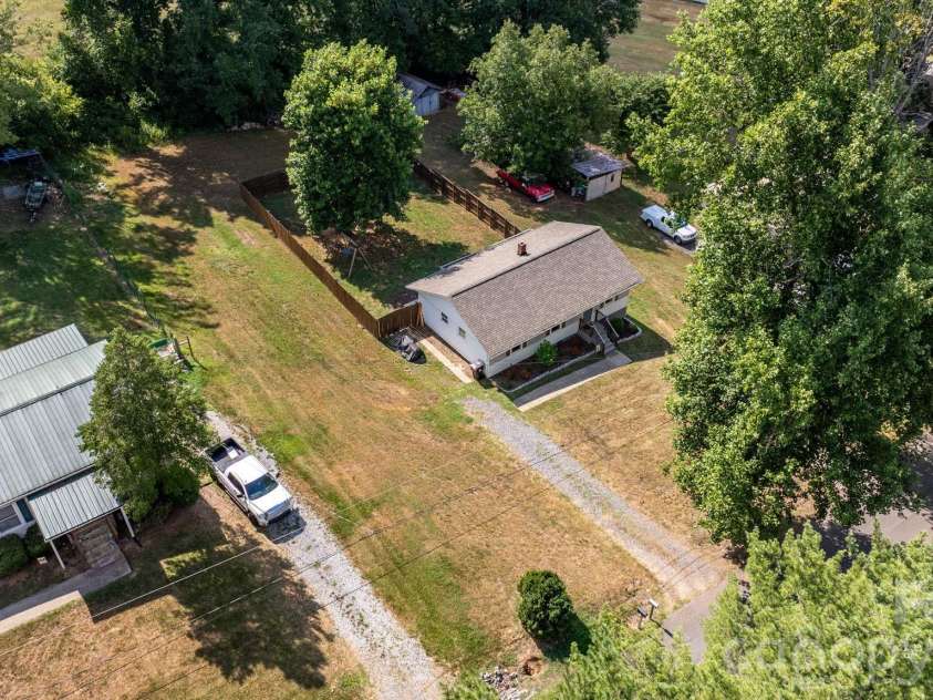 3691 Vantage Heights Circle, Lenoir, NC 28645.  MLS# CAR4401911, YatesRealty ID 38287. 