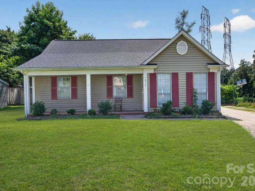1630 Pamela Lorraine Drive, Charlotte, NC 28213.  MLS# CAR4401866, YatesRealty ID 38288. 