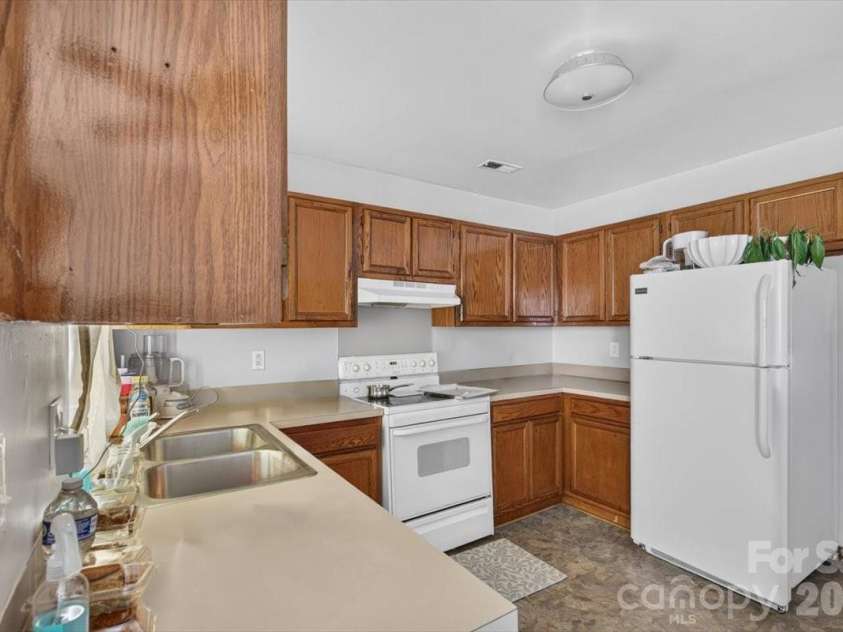 1630 Pamela Lorraine Drive, Charlotte, NC 28213.  MLS# CAR4401866, YatesRealty ID 38288. 