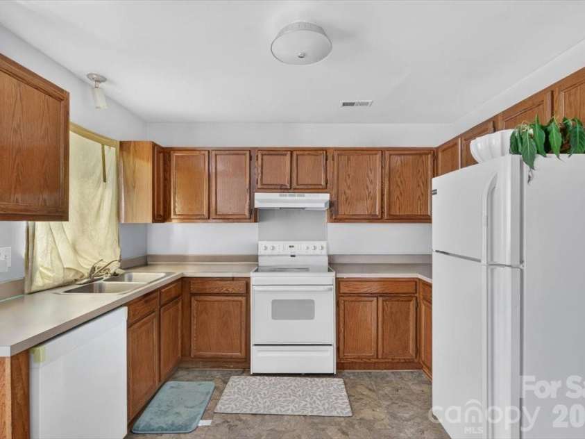 1630 Pamela Lorraine Drive, Charlotte, NC 28213.  MLS# CAR4401866, YatesRealty ID 38288. 