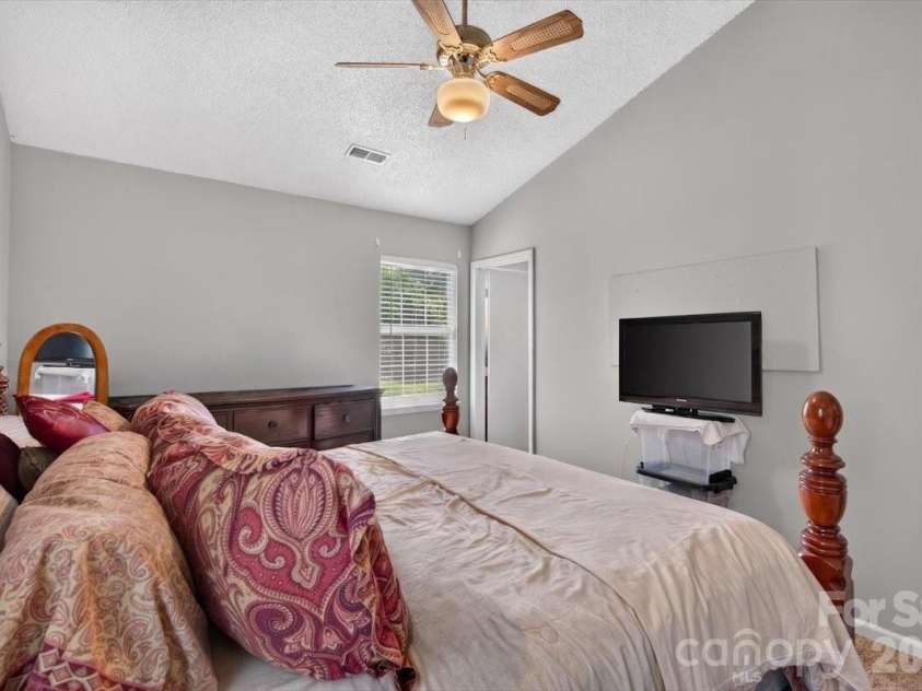1630 Pamela Lorraine Drive, Charlotte, NC 28213.  MLS# CAR4401866, YatesRealty ID 38288. 