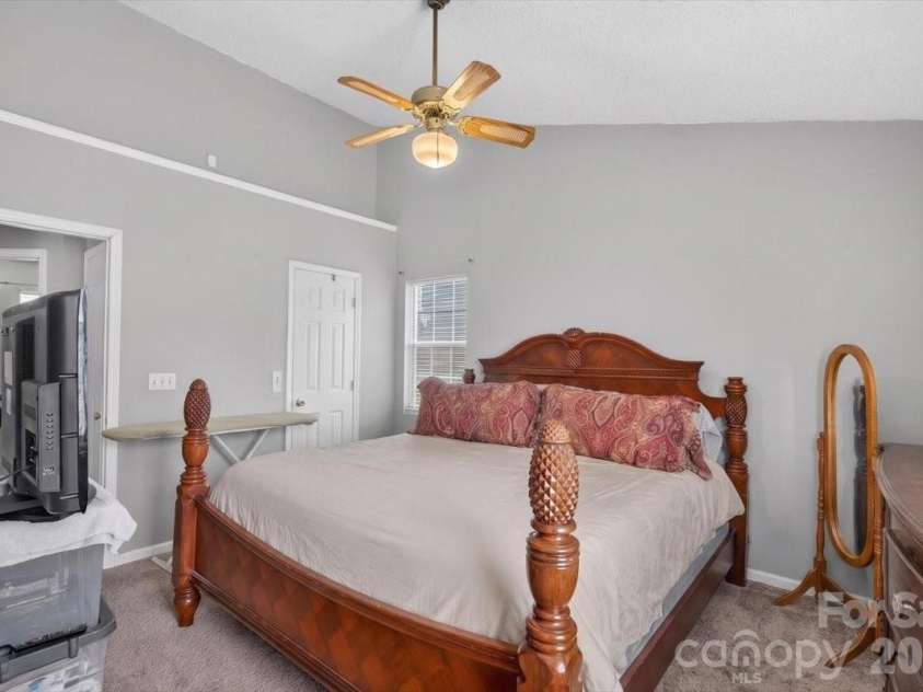 1630 Pamela Lorraine Drive, Charlotte, NC 28213.  MLS# CAR4401866, YatesRealty ID 38288. 