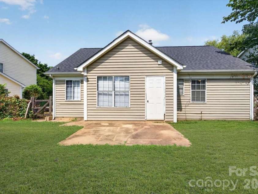 1630 Pamela Lorraine Drive, Charlotte, NC 28213.  MLS# CAR4401866, YatesRealty ID 38288. 