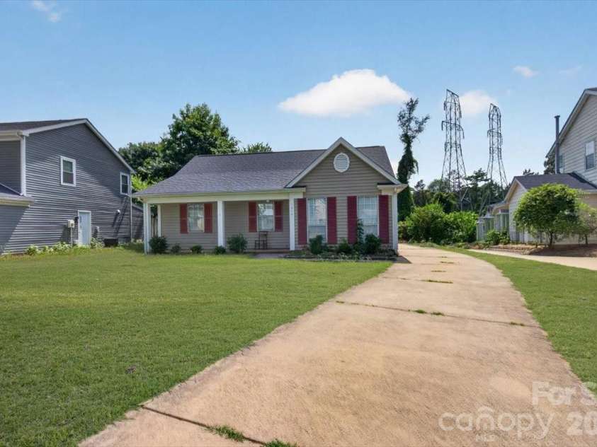 1630 Pamela Lorraine Drive, Charlotte, NC 28213.  MLS# CAR4401866, YatesRealty ID 38288. 