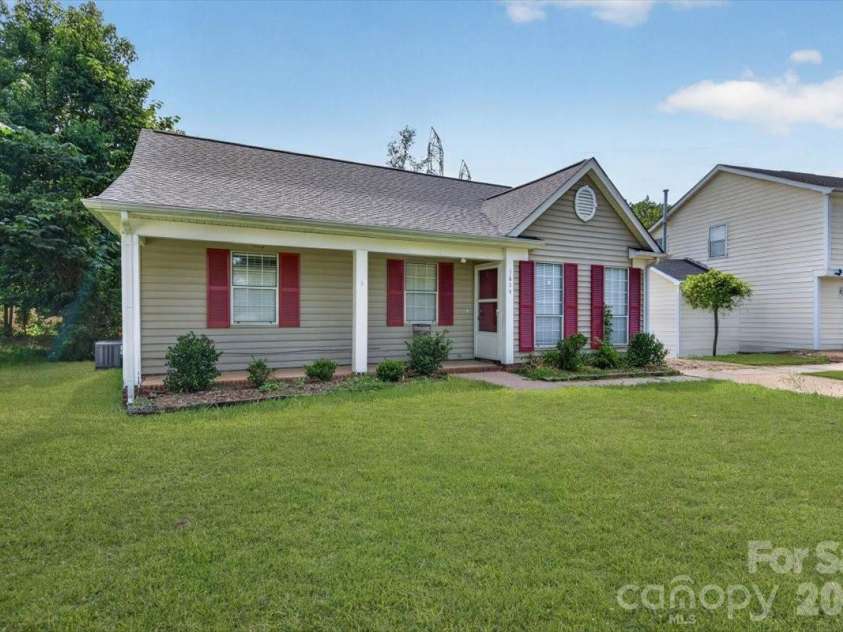1630 Pamela Lorraine Drive, Charlotte, NC 28213.  MLS# CAR4401866, YatesRealty ID 38288. 