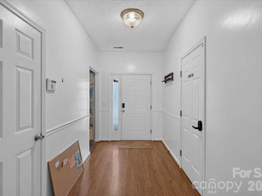 9207 Amy Drive, Charlotte, NC 28213.  MLS# CAR4401738, YatesRealty ID 38289. 