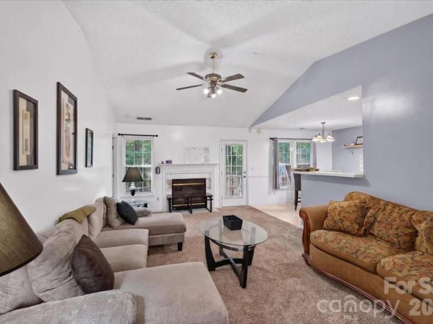 9207 Amy Drive, Charlotte, NC 28213.  MLS# CAR4401738, YatesRealty ID 38289. 