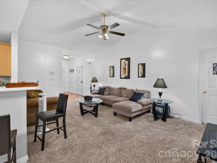 9207 Amy Drive, Charlotte, NC 28213.  MLS# CAR4401738, YatesRealty ID 38289. 