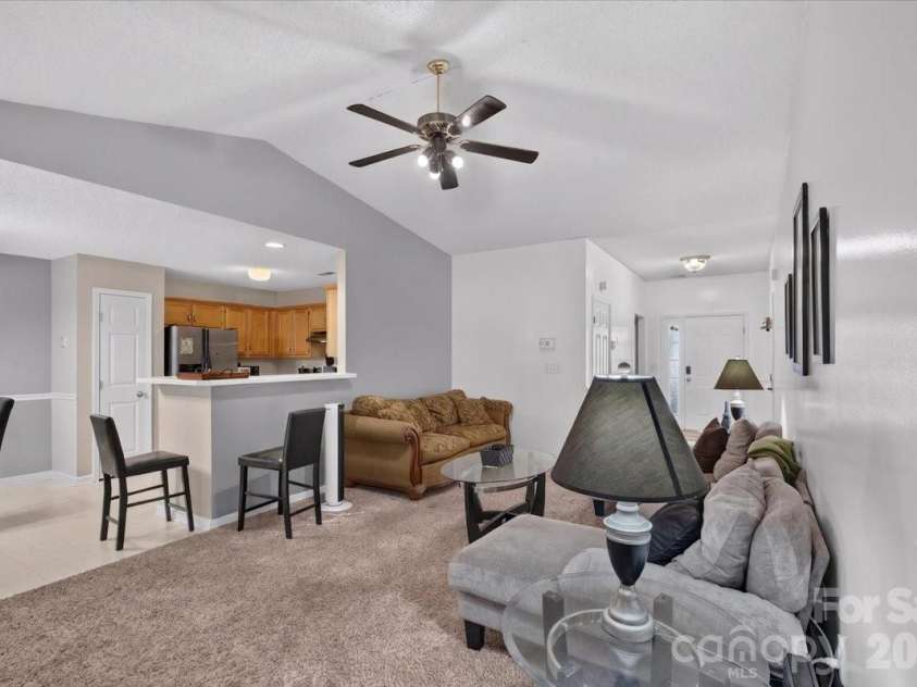 9207 Amy Drive, Charlotte, NC 28213.  MLS# CAR4401738, YatesRealty ID 38289. 