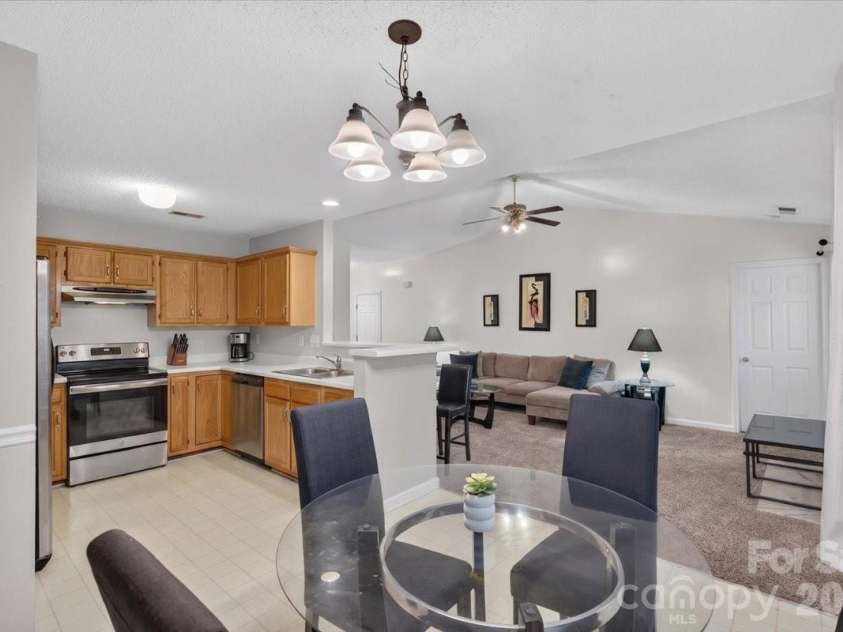 9207 Amy Drive, Charlotte, NC 28213.  MLS# CAR4401738, YatesRealty ID 38289. 