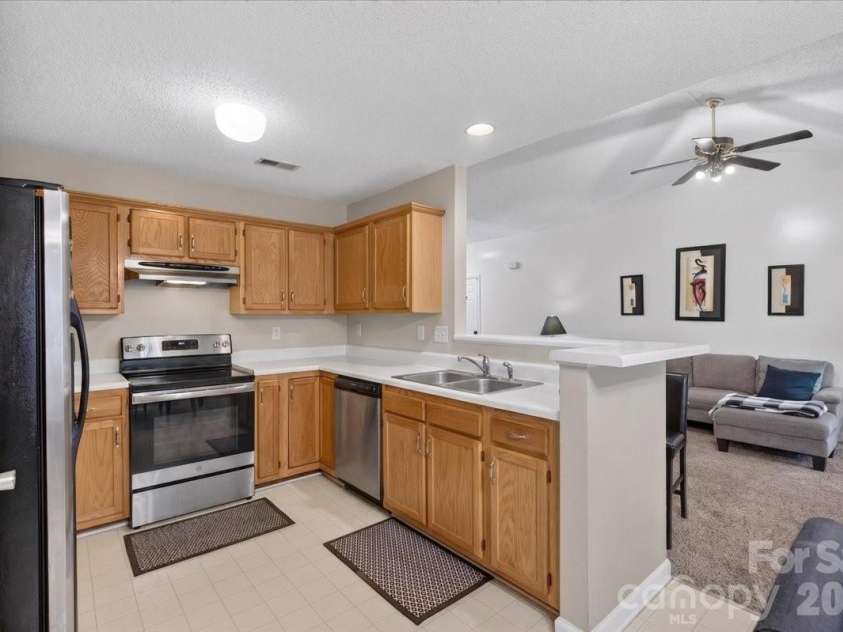 9207 Amy Drive, Charlotte, NC 28213.  MLS# CAR4401738, YatesRealty ID 38289. 