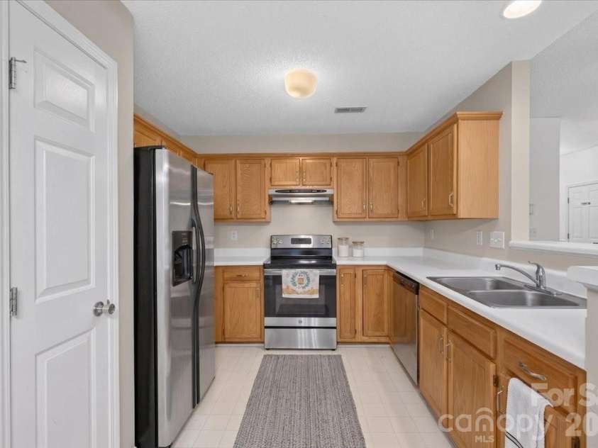 9207 Amy Drive, Charlotte, NC 28213.  MLS# CAR4401738, YatesRealty ID 38289. 