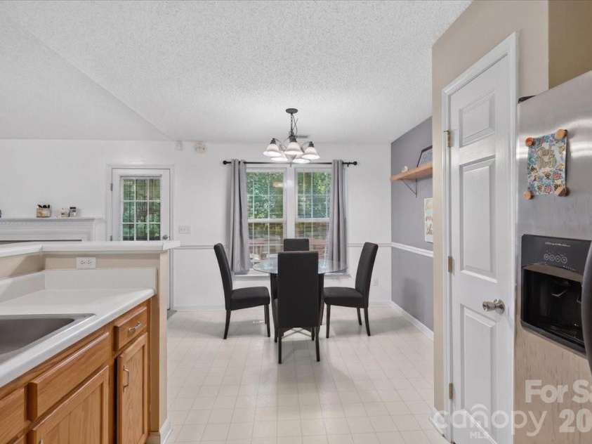 9207 Amy Drive, Charlotte, NC 28213.  MLS# CAR4401738, YatesRealty ID 38289. 