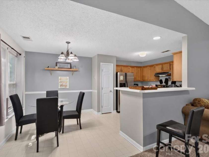 9207 Amy Drive, Charlotte, NC 28213.  MLS# CAR4401738, YatesRealty ID 38289. 