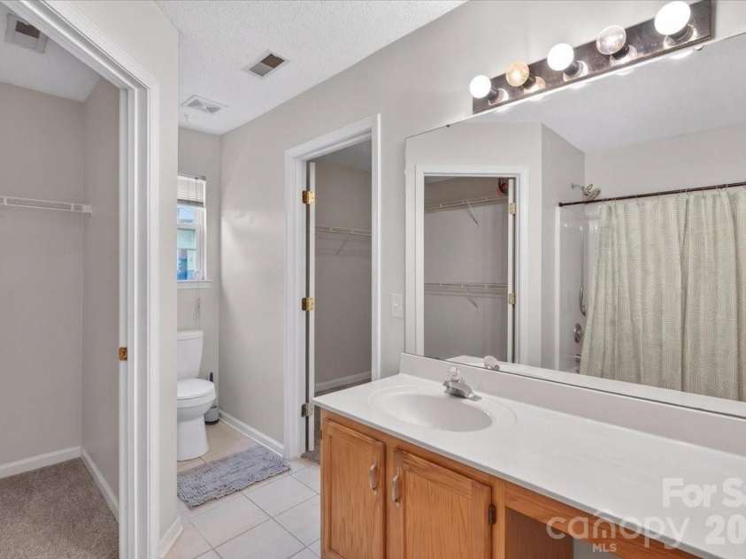 9207 Amy Drive, Charlotte, NC 28213.  MLS# CAR4401738, YatesRealty ID 38289. 