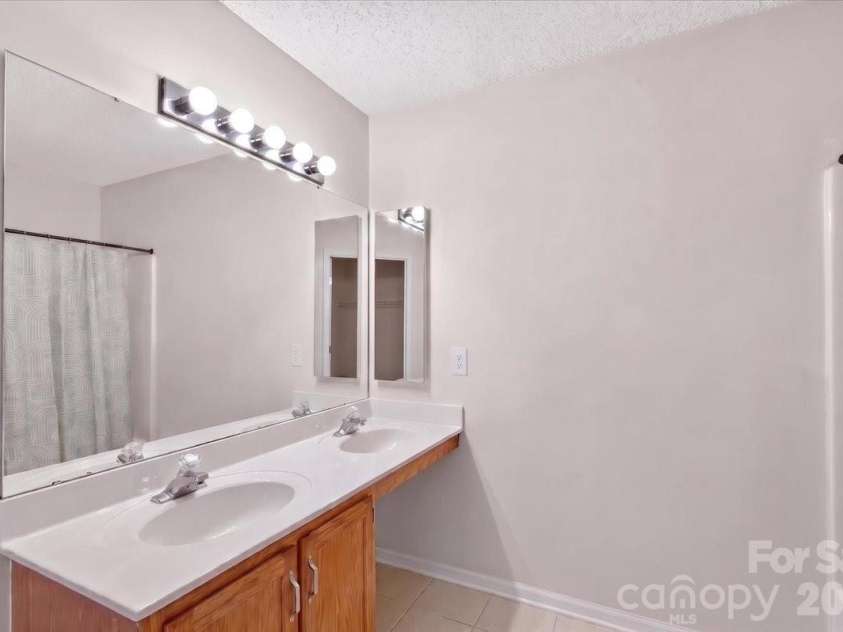 9207 Amy Drive, Charlotte, NC 28213.  MLS# CAR4401738, YatesRealty ID 38289. 