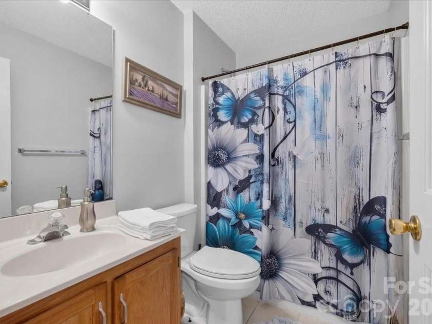 9207 Amy Drive, Charlotte, NC 28213.  MLS# CAR4401738, YatesRealty ID 38289. 