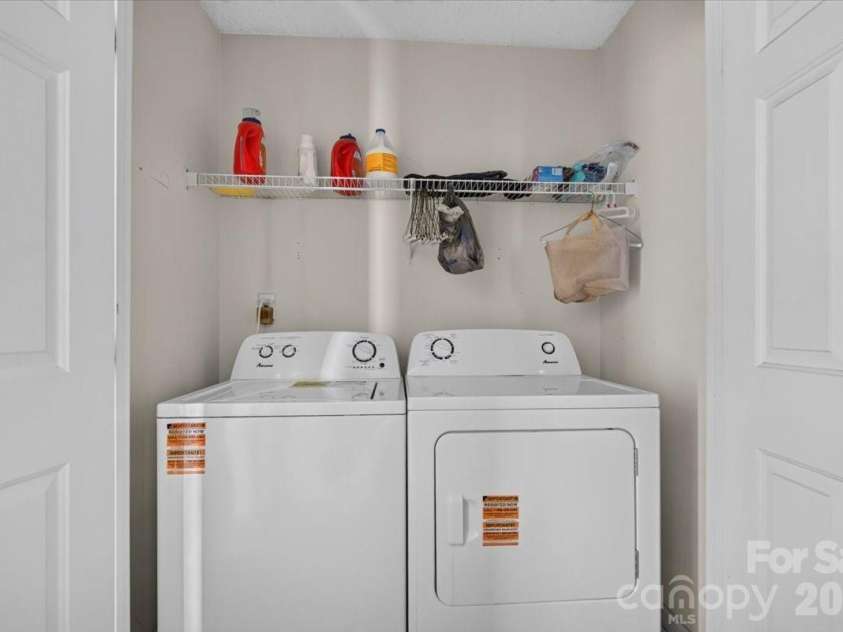 9207 Amy Drive, Charlotte, NC 28213.  MLS# CAR4401738, YatesRealty ID 38289. 