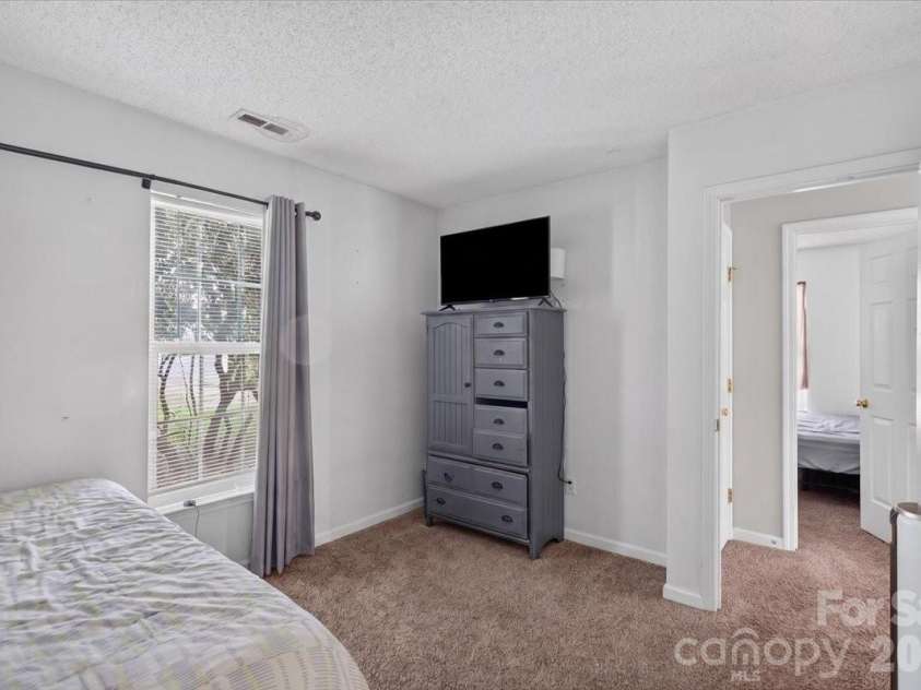 9207 Amy Drive, Charlotte, NC 28213.  MLS# CAR4401738, YatesRealty ID 38289. 