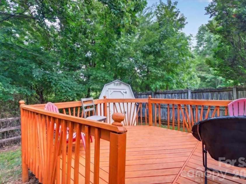 9207 Amy Drive, Charlotte, NC 28213.  MLS# CAR4401738, YatesRealty ID 38289. 