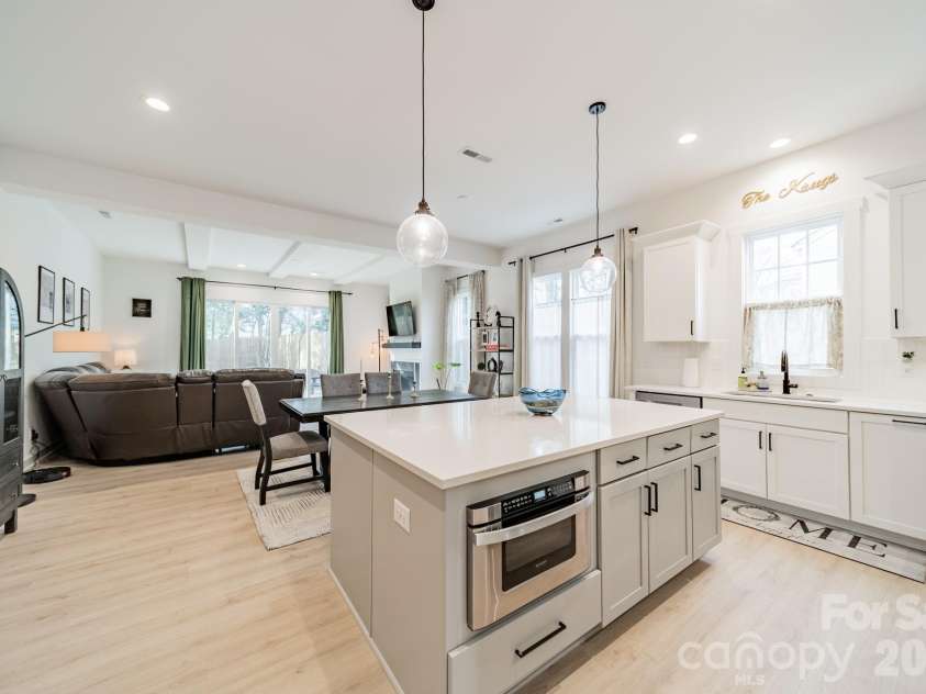 608 Ambassador Street, Charlotte, NC 28208.  MLS# CAR4342257, YatesRealty ID 3829. Kitchen