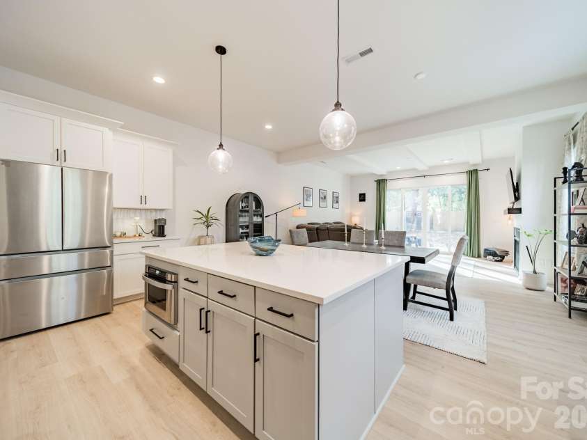 608 Ambassador Street, Charlotte, NC 28208.  MLS# CAR4342257, YatesRealty ID 3829. Kitchen