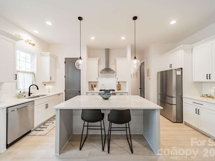 608 Ambassador Street, Charlotte, NC 28208.  MLS# CAR4342257, YatesRealty ID 3829. Kitchen