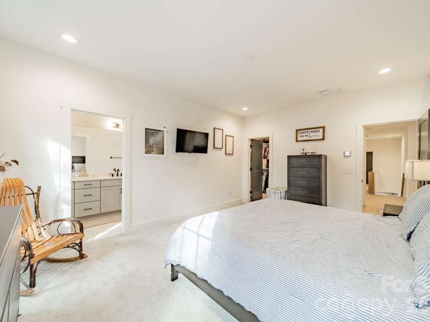 608 Ambassador Street, Charlotte, NC 28208.  MLS# CAR4342257, YatesRealty ID 3829. Primary Bedroom