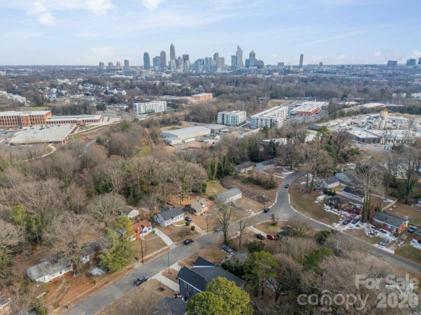 608 Ambassador Street, Charlotte, NC 28208.  MLS# CAR4342257, YatesRealty ID 3829. Uptown Views