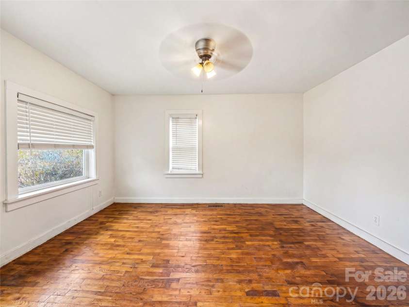 40 Mulberry Street, Asheville, NC 28804.  MLS# CAR4405091, YatesRealty ID 38290. 