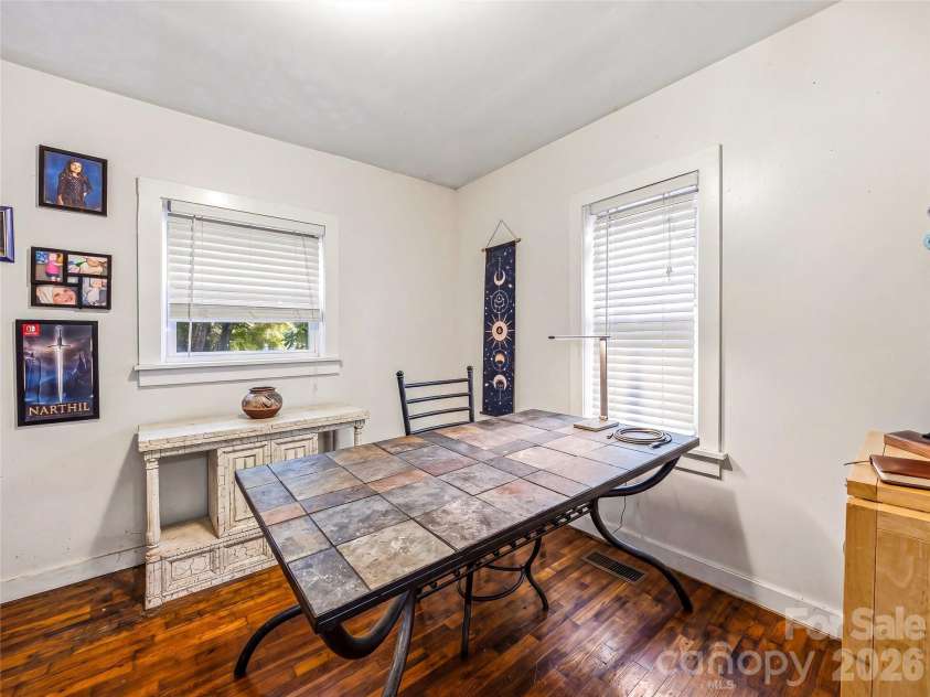 40 Mulberry Street, Asheville, NC 28804.  MLS# CAR4405091, YatesRealty ID 38290. 