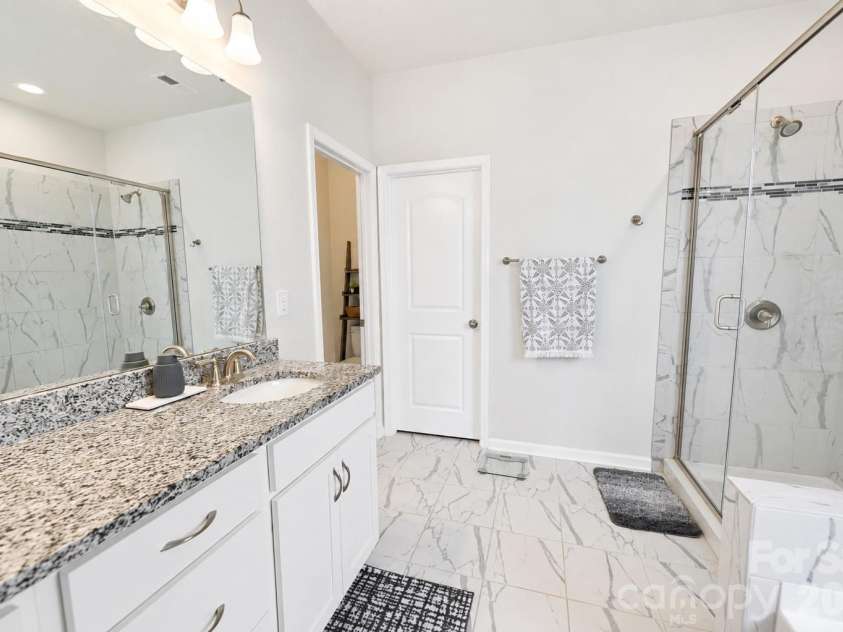 16033 Fieldstone Trace, Charlotte, NC 28278.  MLS# CAR4389592, YatesRealty ID 38292. 