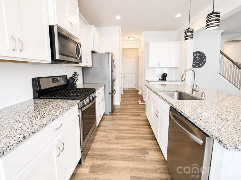 16033 Fieldstone Trace, Charlotte, NC 28278.  MLS# CAR4389592, YatesRealty ID 38292. 