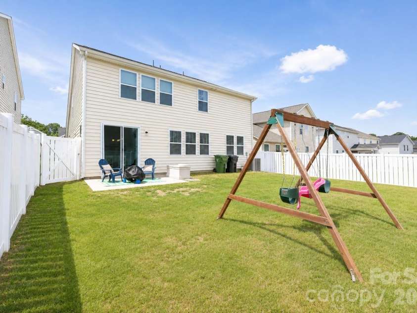 16033 Fieldstone Trace, Charlotte, NC 28278.  MLS# CAR4389592, YatesRealty ID 38292. 