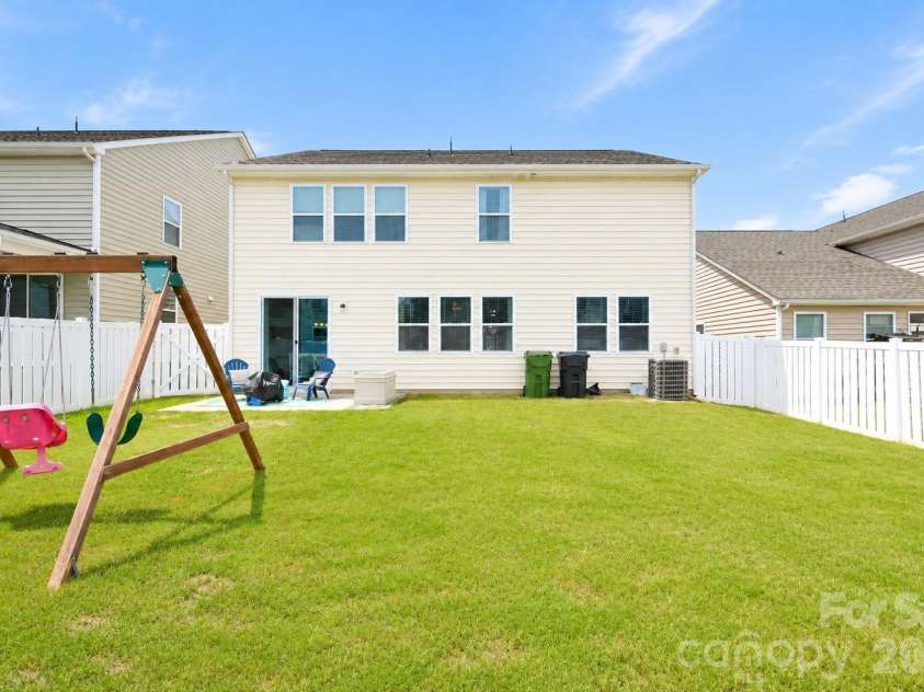 16033 Fieldstone Trace, Charlotte, NC 28278.  MLS# CAR4389592, YatesRealty ID 38292. 