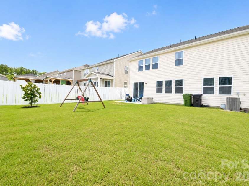 16033 Fieldstone Trace, Charlotte, NC 28278.  MLS# CAR4389592, YatesRealty ID 38292. 